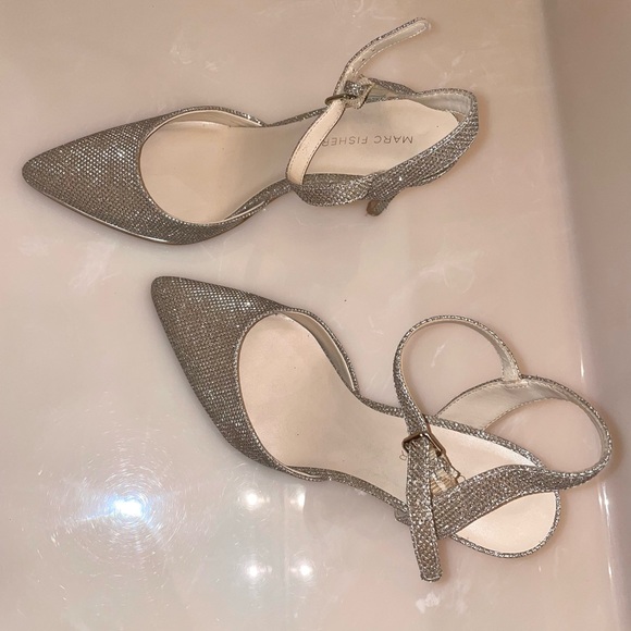 Marc fisher Pointy toe stiletto heal. Size 6 - Picture 6 of 7